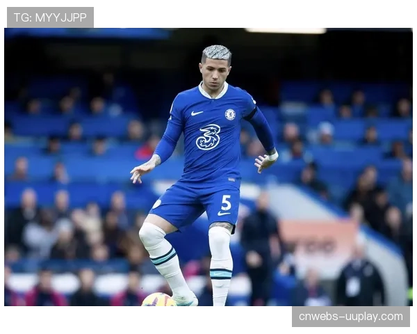 切尔西3-0完胜巴塞罗那,恩佐传射建功 切尔西3-0完胜巴塞罗那,恩佐传射建功