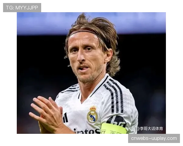 更衣室领袖:莫德里奇在欧冠附加赛前激励年轻队友的瞬间