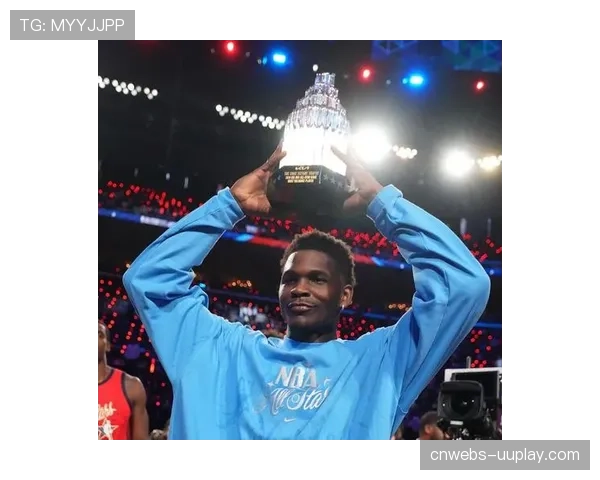 全明星正赛:星辰队47-21大胜条纹队夺冠,爱德华兹荣膺MVP